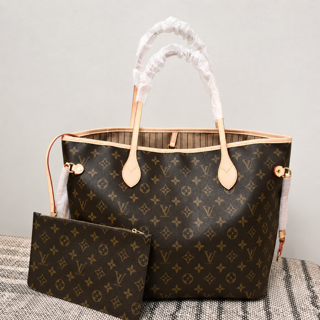 L. V.UITTON Tote Premium Monogram para Mujer con Neceser y Detalles en Cuero Claro – Bolso Grande Elegante para Uso Diario