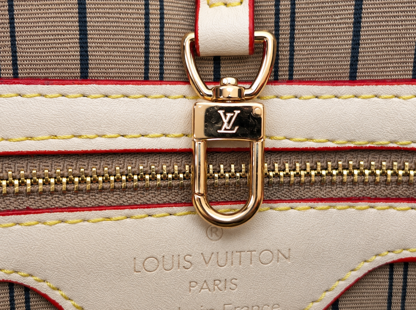 L. V.UITTON Tote Premium Monogram para Mujer con Neceser y Detalles en Cuero Claro – Bolso Grande Elegante para Uso Diario
