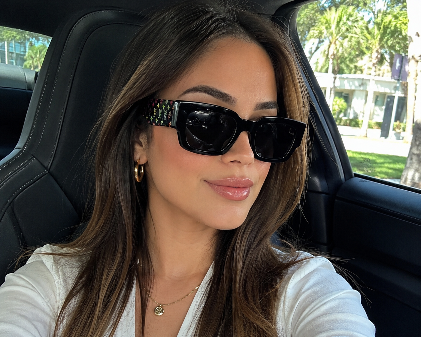 Gafas de Sol Premium para Mujer y Hombre – Montura Negra Oversized con Detalles Multicolor y Estuche Incluido